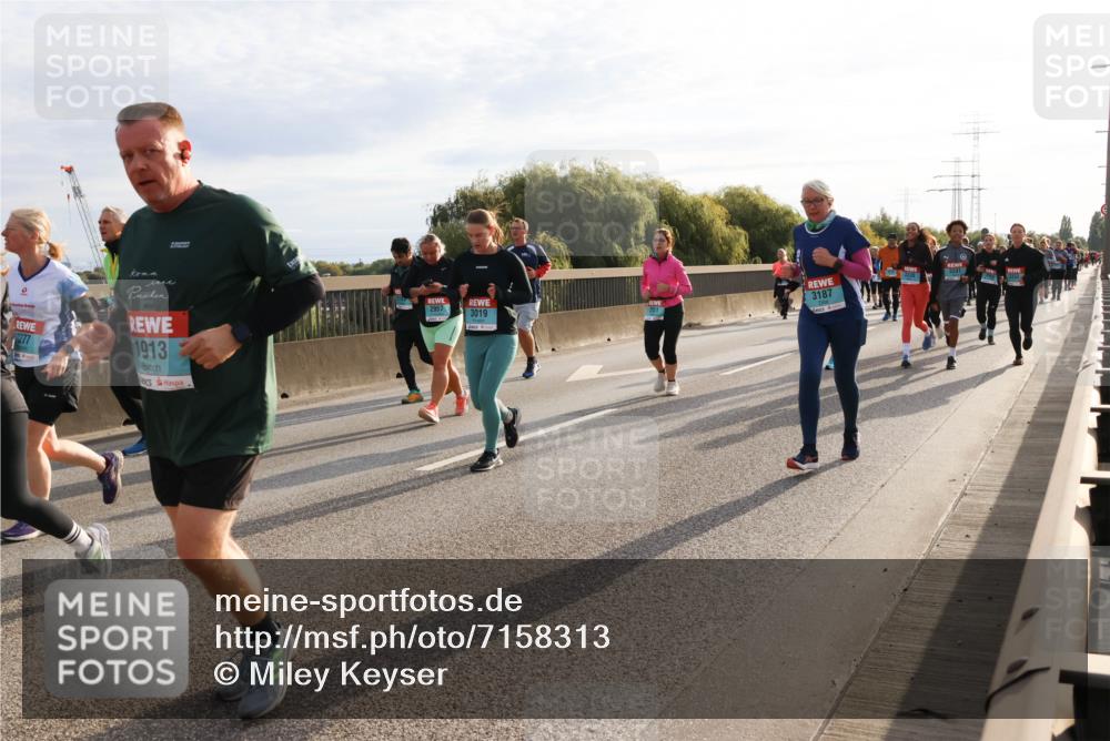 03.10.2024 - Köhlbrandbrückenlauf Miley Keyser http://msf.ph/oto/7158313 03.10.2024 09:21:31 Position 3 277, 1913, 2957, 3019, 3187, 1330, 3331 meine-sportfotos.de