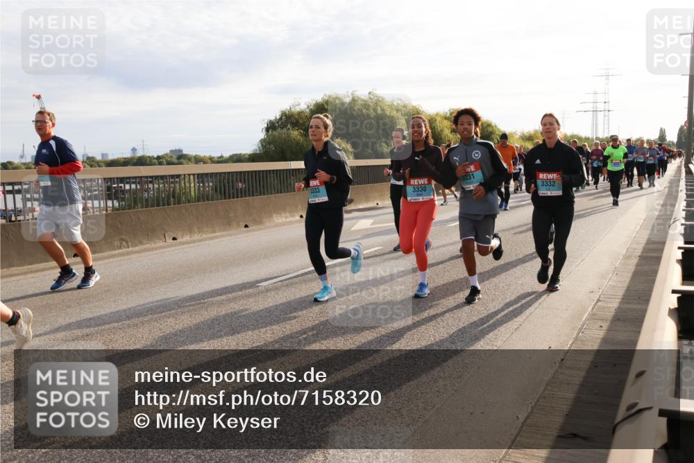 03.10.2024 - Köhlbrandbrückenlauf Miley Keyser http://msf.ph/oto/7158320 03.10.2024 09:21:34 Position 3 3333, 3330, 3331, 3332 meine-sportfotos.de