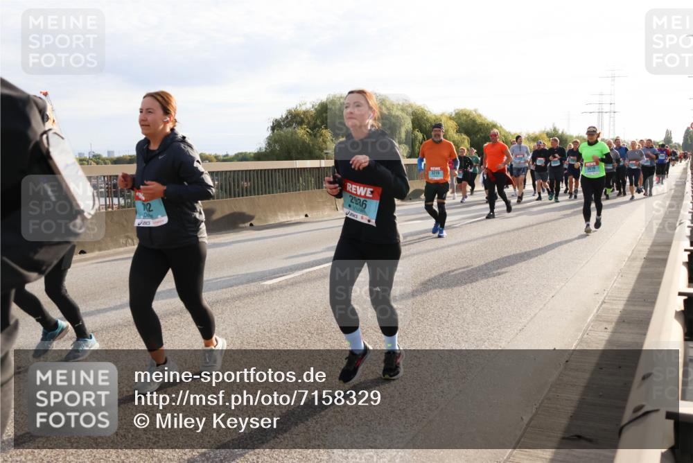 03.10.2024 - Köhlbrandbrückenlauf Miley Keyser http://msf.ph/oto/7158329 03.10.2024 09:21:36 Position 3 2936, 3219, 3016 meine-sportfotos.de
