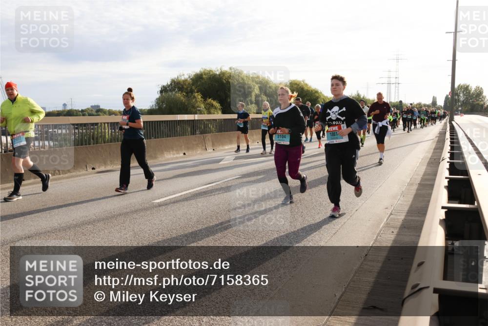 03.10.2024 - Köhlbrandbrückenlauf Miley Keyser http://msf.ph/oto/7158365 03.10.2024 09:21:48 Position 3 2977, 3104, 1861 meine-sportfotos.de
