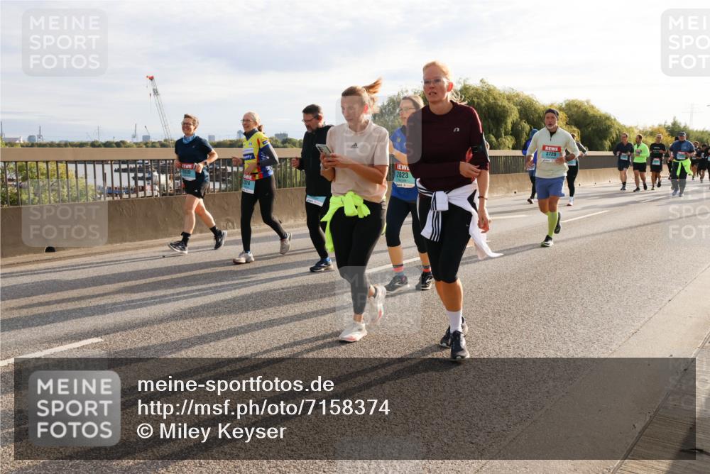 03.10.2024 - Köhlbrandbrückenlauf Miley Keyser http://msf.ph/oto/7158374 03.10.2024 09:21:52 Position 3 424, 2823, 3720 meine-sportfotos.de