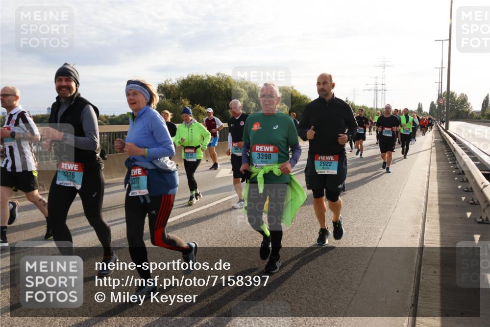03.10.2024 - Köhlbrandbrückenlauf Miley Keyser http://msf.ph/oto/7158397 03.10.2024 09:22:03 Position 3 3376, 3377, 3675, 2778, 3398, 2922 meine-sportfotos.de