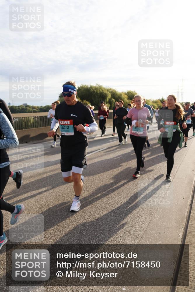 03.10.2024 - Köhlbrandbrückenlauf Miley Keyser http://msf.ph/oto/7158450 03.10.2024 09:22:25 Position 3 19, 3157, 3273 meine-sportfotos.de