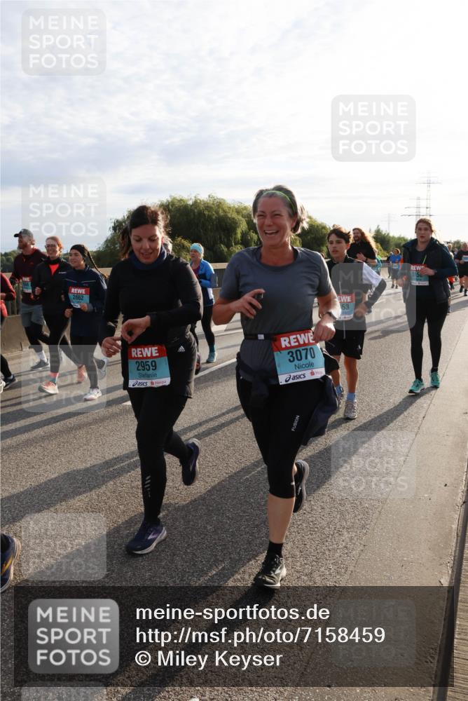 03.10.2024 - Köhlbrandbrückenlauf Miley Keyser http://msf.ph/oto/7158459 03.10.2024 09:22:27 Position 3 2662, 2959, 3070, 53, 315 meine-sportfotos.de