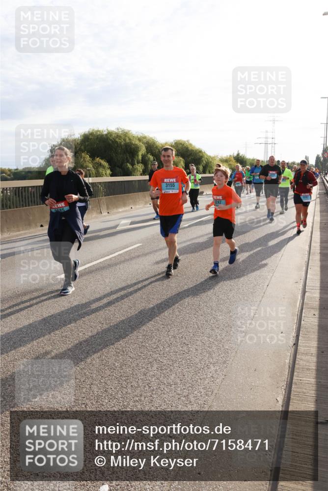 03.10.2024 - Köhlbrandbrückenlauf Miley Keyser http://msf.ph/oto/7158471 03.10.2024 09:22:31 Position 3 3155, 2685, 3247 meine-sportfotos.de