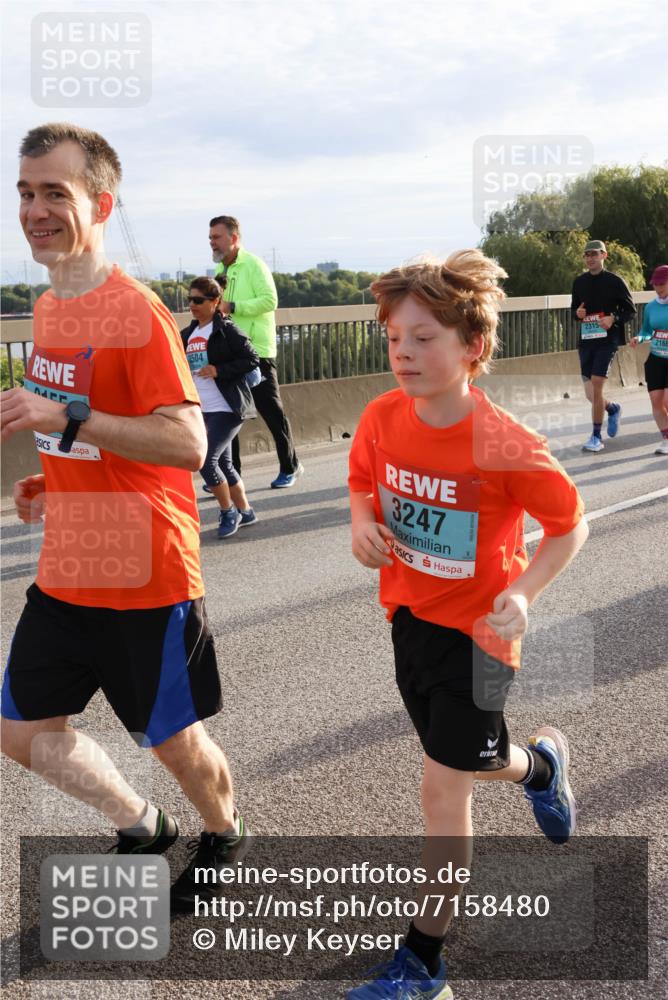 03.10.2024 - Köhlbrandbrückenlauf Miley Keyser http://msf.ph/oto/7158480 03.10.2024 09:22:33 Position 3 3504, 3247, 2315, 2168 meine-sportfotos.de