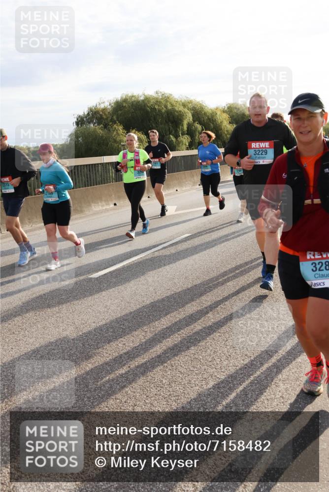 03.10.2024 - Köhlbrandbrückenlauf Miley Keyser http://msf.ph/oto/7158482 03.10.2024 09:22:34 Position 3 2315, 2100, 329, 3229, 328 meine-sportfotos.de