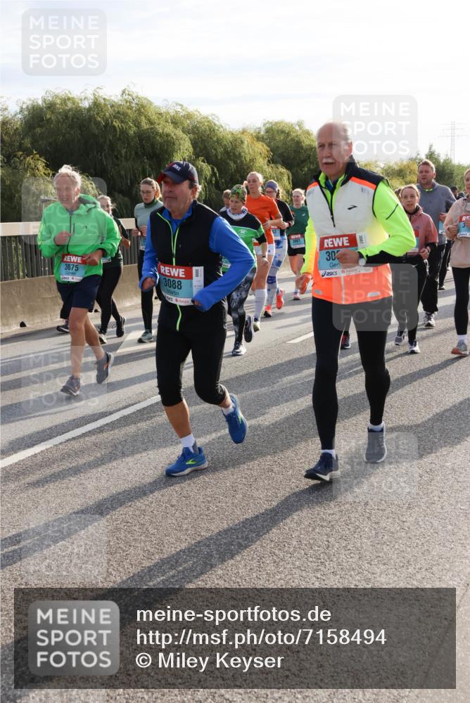 03.10.2024 - Köhlbrandbrückenlauf Miley Keyser http://msf.ph/oto/7158494 03.10.2024 09:22:39 Position 3 3075, 3088, 3061, 30 meine-sportfotos.de