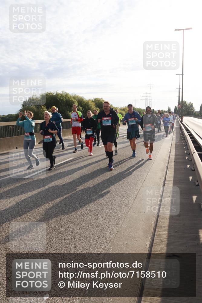 03.10.2024 - Köhlbrandbrückenlauf Miley Keyser http://msf.ph/oto/7158510 03.10.2024 09:22:44 Position 3 3211, 2729, 2589, 3108, 3034 meine-sportfotos.de