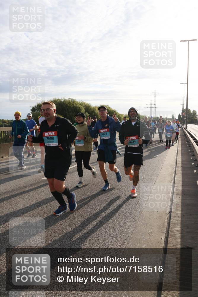 03.10.2024 - Köhlbrandbrückenlauf Miley Keyser http://msf.ph/oto/7158516 03.10.2024 09:22:46 Position 3 2589, 3035, 3108, 3034 meine-sportfotos.de