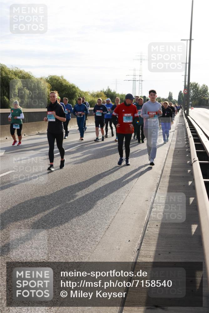 03.10.2024 - Köhlbrandbrückenlauf Miley Keyser http://msf.ph/oto/7158540 03.10.2024 09:22:55 Position 3 3241, 3582 meine-sportfotos.de