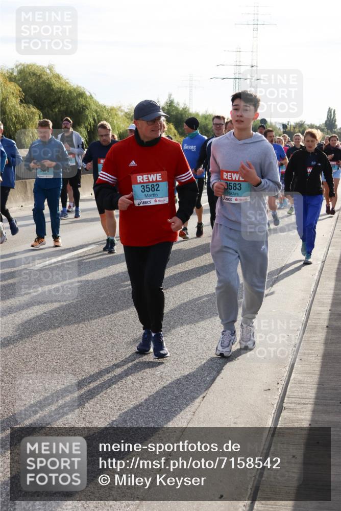 03.10.2024 - Köhlbrandbrückenlauf Miley Keyser http://msf.ph/oto/7158542 03.10.2024 09:22:56 Position 3 3582, 3583 meine-sportfotos.de