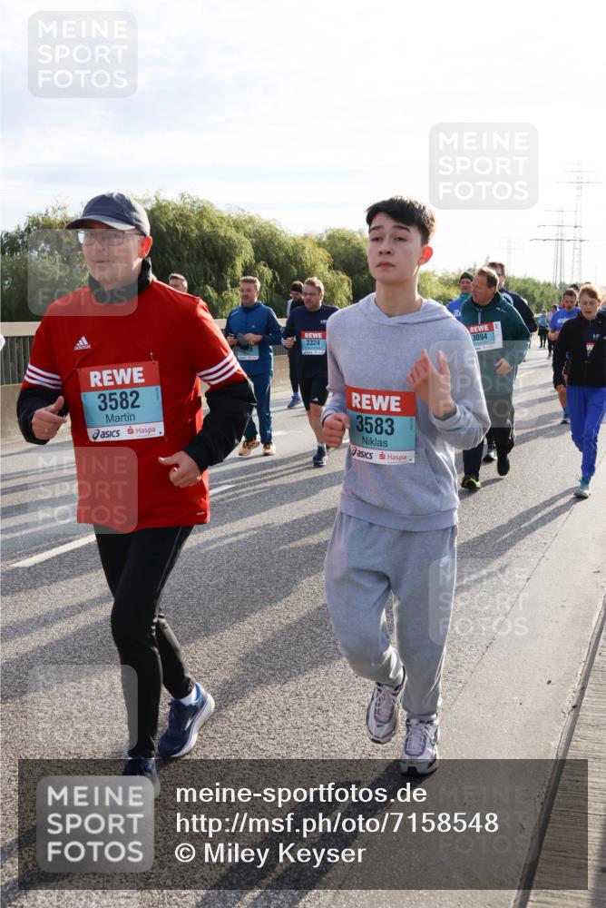 03.10.2024 - Köhlbrandbrückenlauf Miley Keyser http://msf.ph/oto/7158548 03.10.2024 09:22:57 Position 3 3324, 3582, 3583, 3094 meine-sportfotos.de