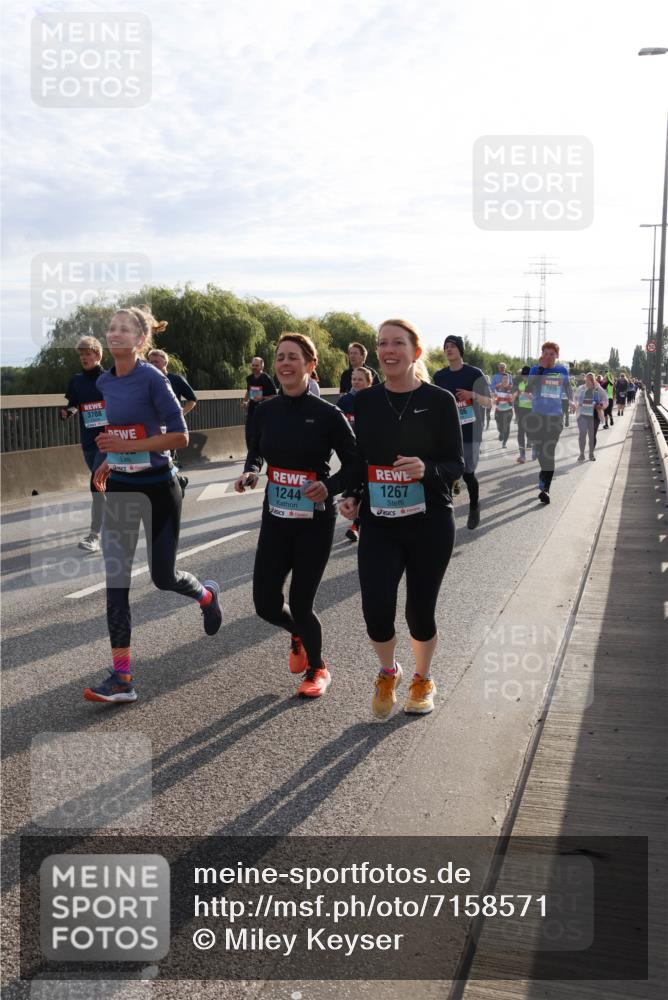 03.10.2024 - Köhlbrandbrückenlauf Miley Keyser http://msf.ph/oto/7158571 03.10.2024 09:23:06 Position 3 3708, 1244, 1267 meine-sportfotos.de