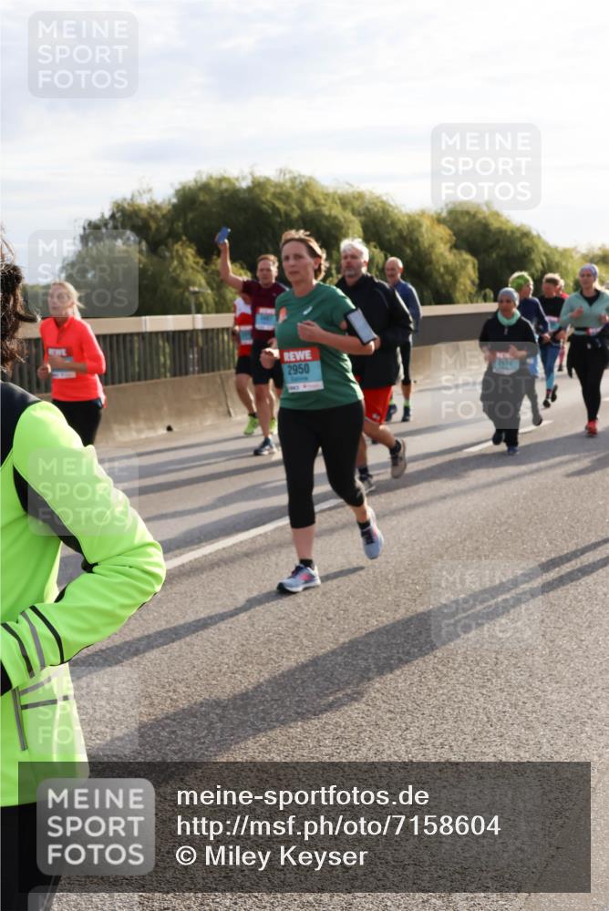 03.10.2024 - Köhlbrandbrückenlauf Miley Keyser http://msf.ph/oto/7158604 03.10.2024 09:23:17 Position 3 2950 meine-sportfotos.de