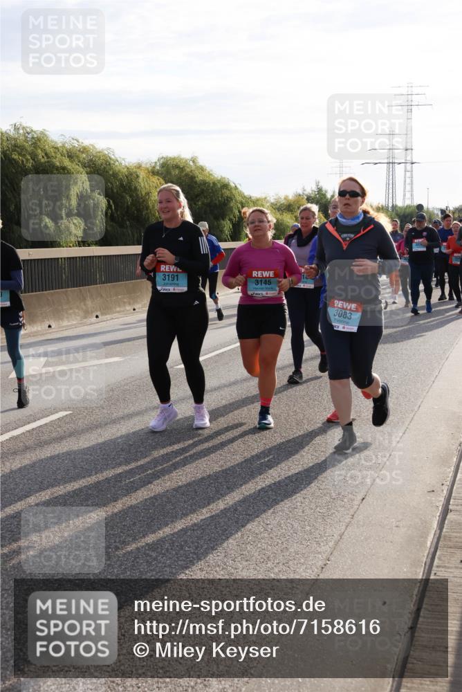 03.10.2024 - Köhlbrandbrückenlauf Miley Keyser http://msf.ph/oto/7158616 03.10.2024 09:23:20 Position 3 3191, 3145, 3083 meine-sportfotos.de
