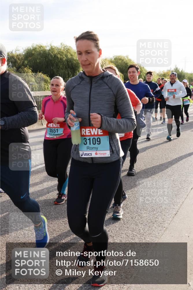 03.10.2024 - Köhlbrandbrückenlauf Miley Keyser http://msf.ph/oto/7158650 03.10.2024 09:23:28 Position 3 3551, 3109, 3721, 3201 meine-sportfotos.de