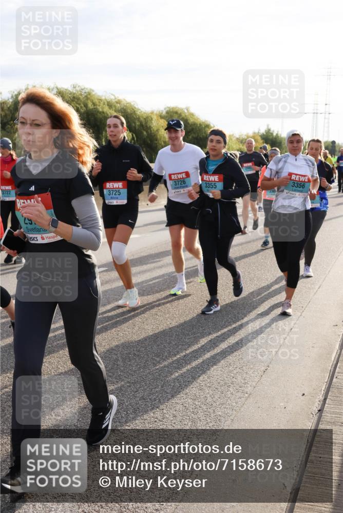 03.10.2024 - Köhlbrandbrückenlauf Miley Keyser http://msf.ph/oto/7158673 03.10.2024 09:23:33 Position 3 3722, 3726, 3725, 3355, 330, 3356 meine-sportfotos.de