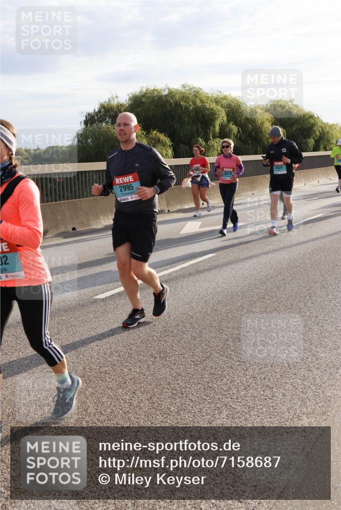 03.10.2024 - Köhlbrandbrückenlauf Miley Keyser http://msf.ph/oto/7158687 03.10.2024 09:23:37 Position 3 02, 5, 2995, 3619, 3620 meine-sportfotos.de