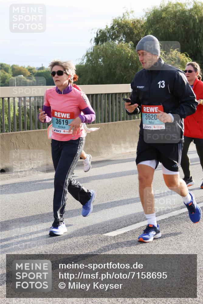 03.10.2024 - Köhlbrandbrückenlauf Miley Keyser http://msf.ph/oto/7158695 03.10.2024 09:23:39 Position 3 13, 3619, 3620 meine-sportfotos.de