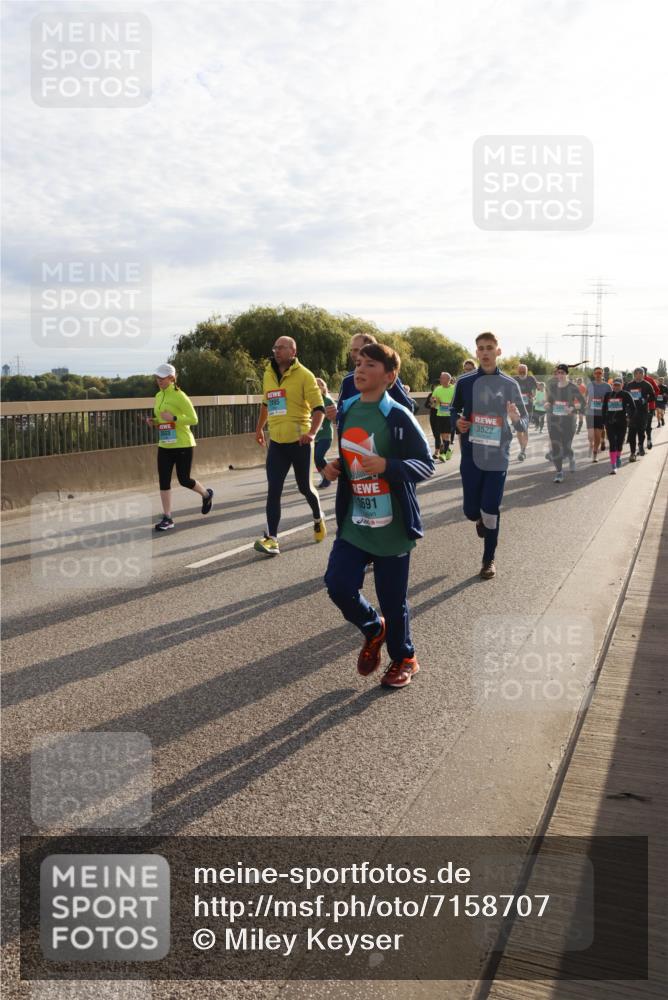 03.10.2024 - Köhlbrandbrückenlauf Miley Keyser http://msf.ph/oto/7158707 03.10.2024 09:23:43 Position 3 2495, 3691, 3522 meine-sportfotos.de