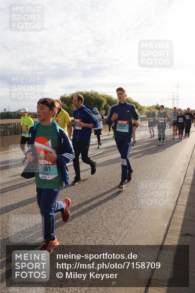 03.10.2024 - Köhlbrandbrückenlauf Miley Keyser http://msf.ph/oto/7158709 03.10.2024 09:23:43 Position 3 3691, 3522 meine-sportfotos.de