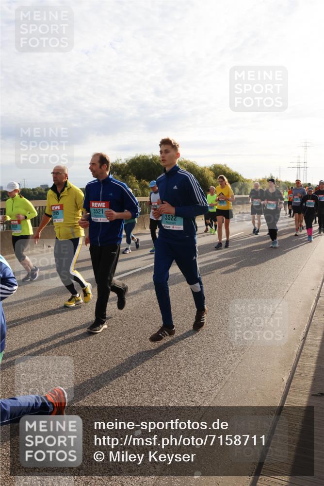 03.10.2024 - Köhlbrandbrückenlauf Miley Keyser http://msf.ph/oto/7158711 03.10.2024 09:23:44 Position 3 495, 3533, 3521, 3522 meine-sportfotos.de