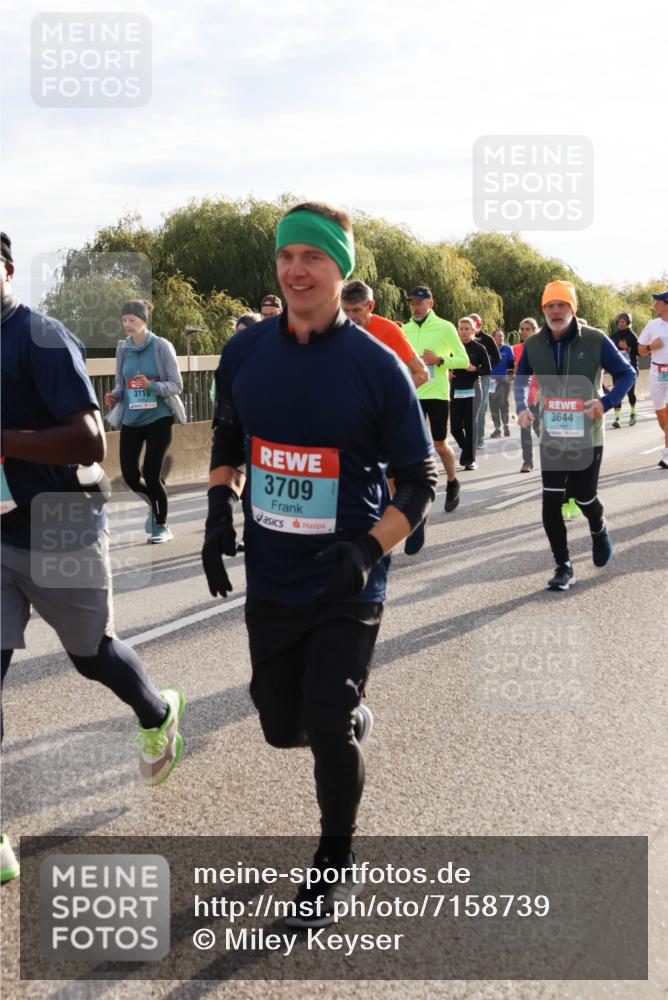 03.10.2024 - Köhlbrandbrückenlauf Miley Keyser http://msf.ph/oto/7158739 03.10.2024 09:23:50 Position 3 3110, 3709, 3644 meine-sportfotos.de