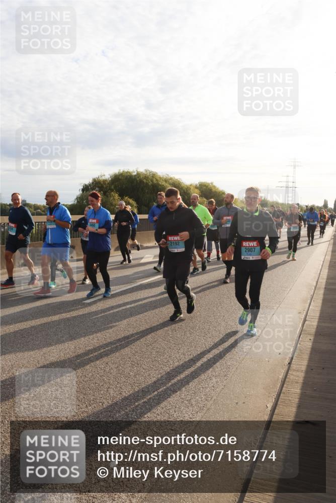 03.10.2024 - Köhlbrandbrückenlauf Miley Keyser http://msf.ph/oto/7158774 03.10.2024 09:24:05 Position 3 3460, 2192, 2907 meine-sportfotos.de