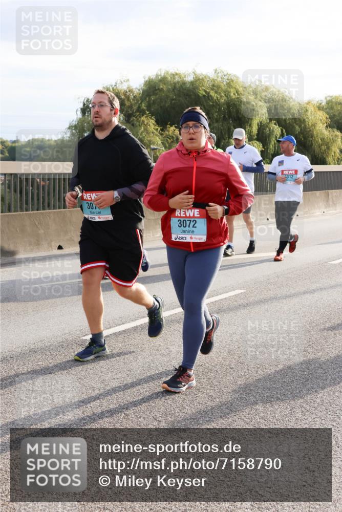 03.10.2024 - Köhlbrandbrückenlauf Miley Keyser http://msf.ph/oto/7158790 03.10.2024 09:24:13 Position 3 30, 3072, 4312 meine-sportfotos.de