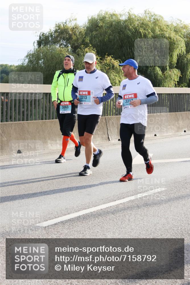 03.10.2024 - Köhlbrandbrückenlauf Miley Keyser http://msf.ph/oto/7158792 03.10.2024 09:24:14 Position 3 3063, 3313, 3312 meine-sportfotos.de