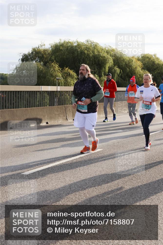 03.10.2024 - Köhlbrandbrückenlauf Miley Keyser http://msf.ph/oto/7158807 03.10.2024 09:24:19 Position 3 2165, 2679, 3304, 3314 meine-sportfotos.de