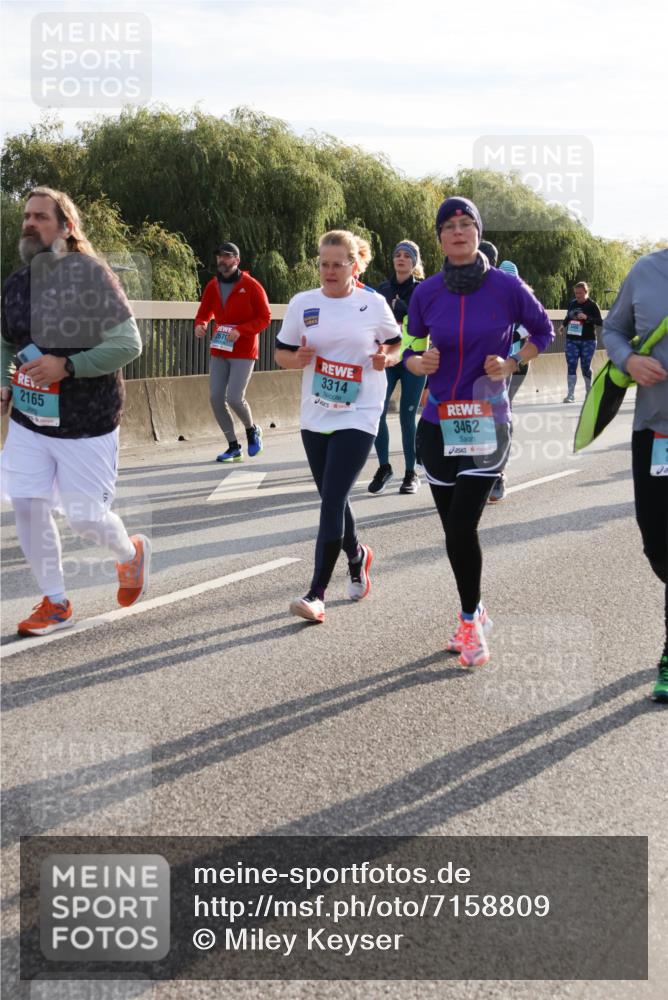 03.10.2024 - Köhlbrandbrückenlauf Miley Keyser http://msf.ph/oto/7158809 03.10.2024 09:24:20 Position 3 2165, 2675, 3314, 3462 meine-sportfotos.de