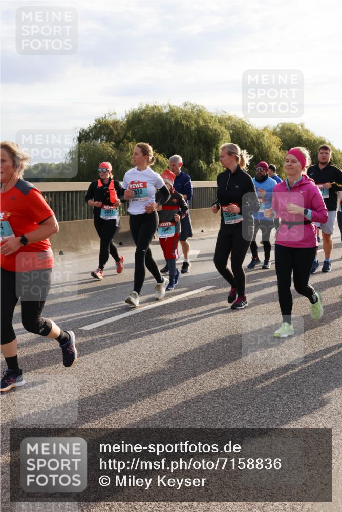 03.10.2024 - Köhlbrandbrückenlauf Miley Keyser http://msf.ph/oto/7158836 03.10.2024 09:24:28 Position 3 3041, 638, 3040, 3653 meine-sportfotos.de