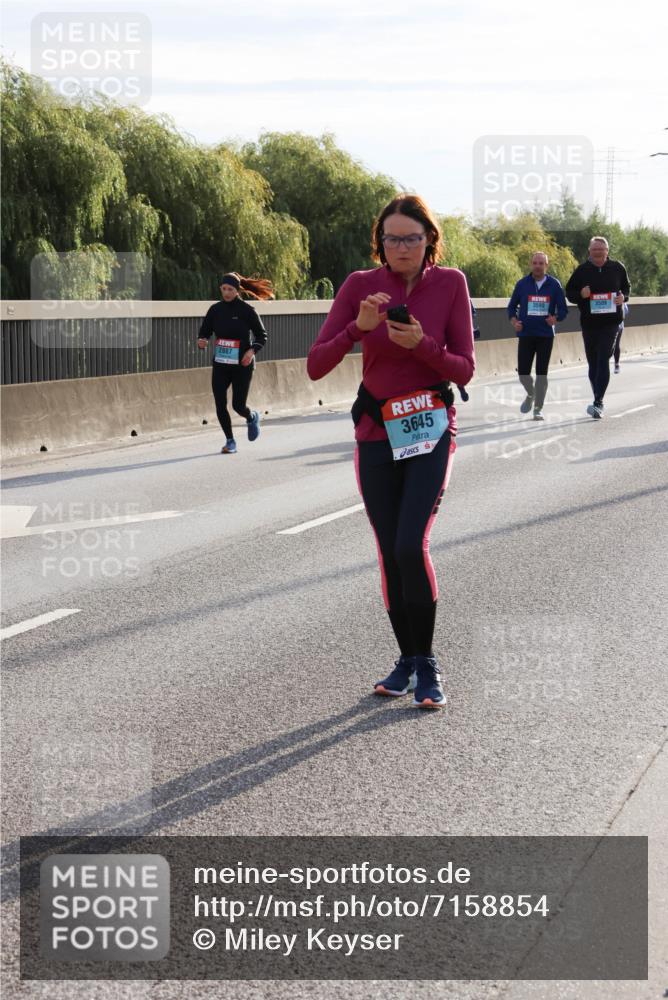 03.10.2024 - Köhlbrandbrückenlauf Miley Keyser http://msf.ph/oto/7158854 03.10.2024 09:24:37 Position 3 2887, 3645, 3599, 3509 meine-sportfotos.de