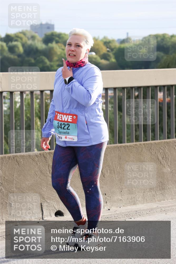 03.10.2024 - Köhlbrandbrückenlauf Miley Keyser http://msf.ph/oto/7163906 03.10.2024 09:24:50 Position 3 3422 meine-sportfotos.de