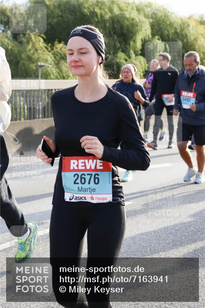 03.10.2024 - Köhlbrandbrückenlauf Miley Keyser http://msf.ph/oto/7163941 03.10.2024 09:24:54 Position 3 2676, 3492 meine-sportfotos.de