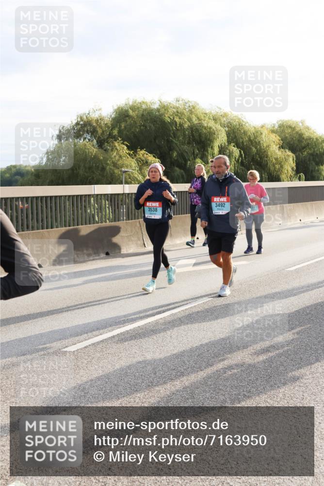 03.10.2024 - Köhlbrandbrückenlauf Miley Keyser http://msf.ph/oto/7163950 03.10.2024 09:24:55 Position 3 3492, 3538 meine-sportfotos.de