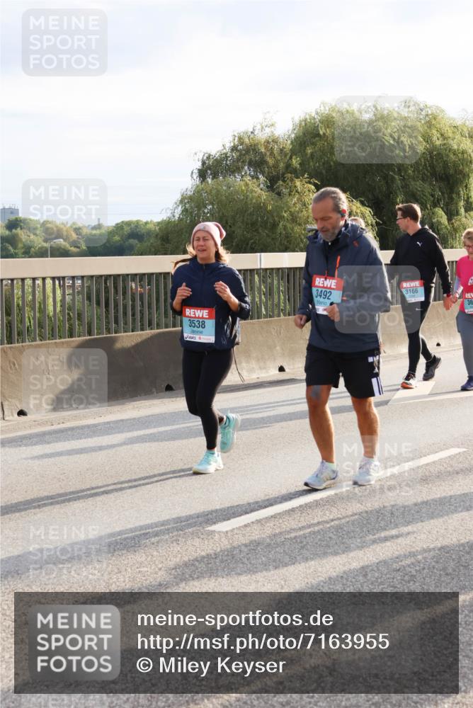 03.10.2024 - Köhlbrandbrückenlauf Miley Keyser http://msf.ph/oto/7163955 03.10.2024 09:24:56 Position 3 3538, 3492, 3166, 36 meine-sportfotos.de