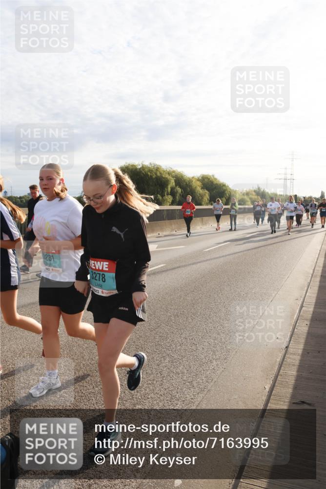 03.10.2024 - Köhlbrandbrückenlauf Miley Keyser http://msf.ph/oto/7163995 03.10.2024 09:24:59 Position 3 281, 8278 meine-sportfotos.de