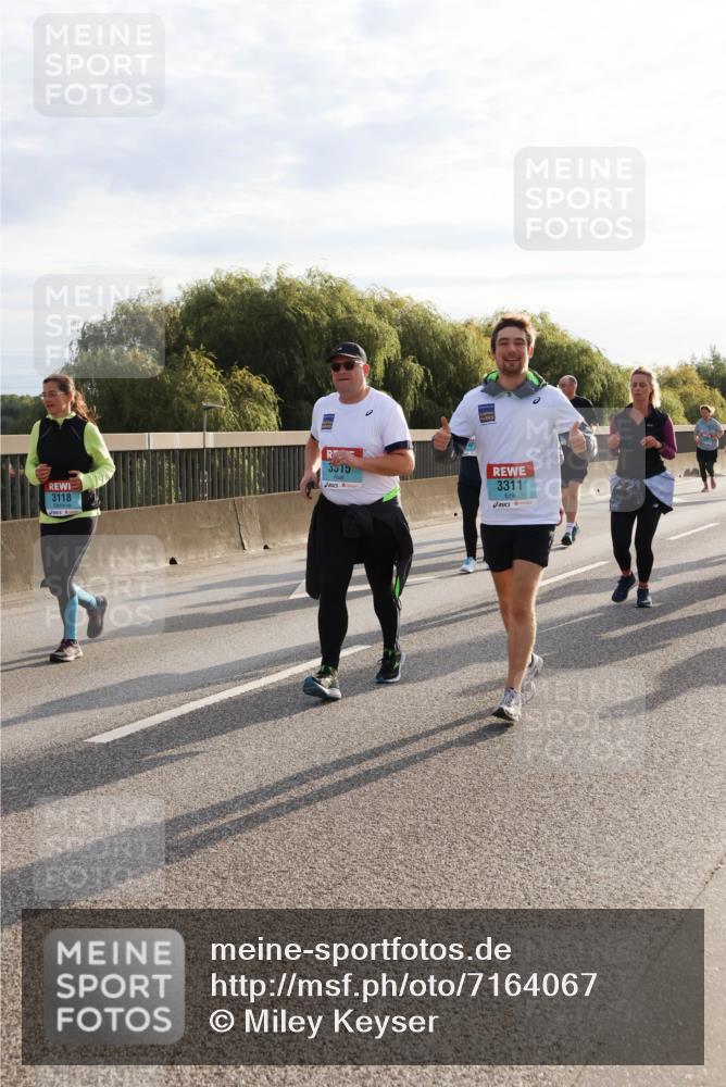 03.10.2024 - Köhlbrandbrückenlauf Miley Keyser http://msf.ph/oto/7164067 03.10.2024 09:25:05 Position 3 3118, 3515, 3311 meine-sportfotos.de