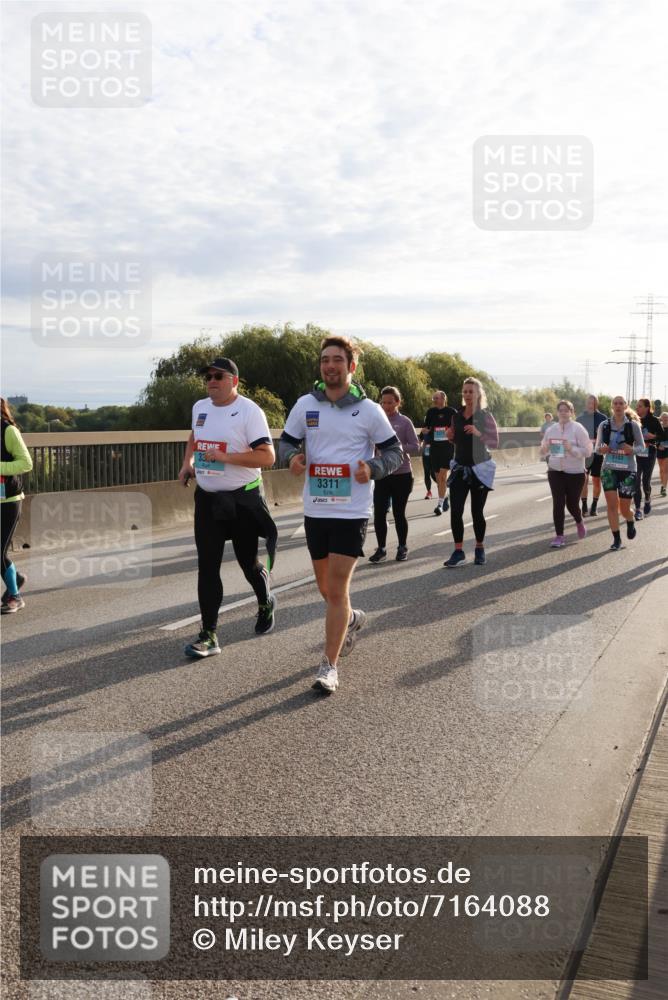 03.10.2024 - Köhlbrandbrückenlauf Miley Keyser http://msf.ph/oto/7164088 03.10.2024 09:25:06 Position 3 33, 3311, 3103 meine-sportfotos.de