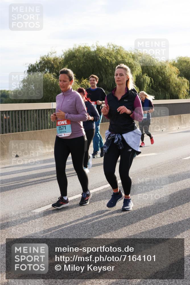 03.10.2024 - Köhlbrandbrückenlauf Miley Keyser http://msf.ph/oto/7164101 03.10.2024 09:25:07 Position 3 2571 meine-sportfotos.de