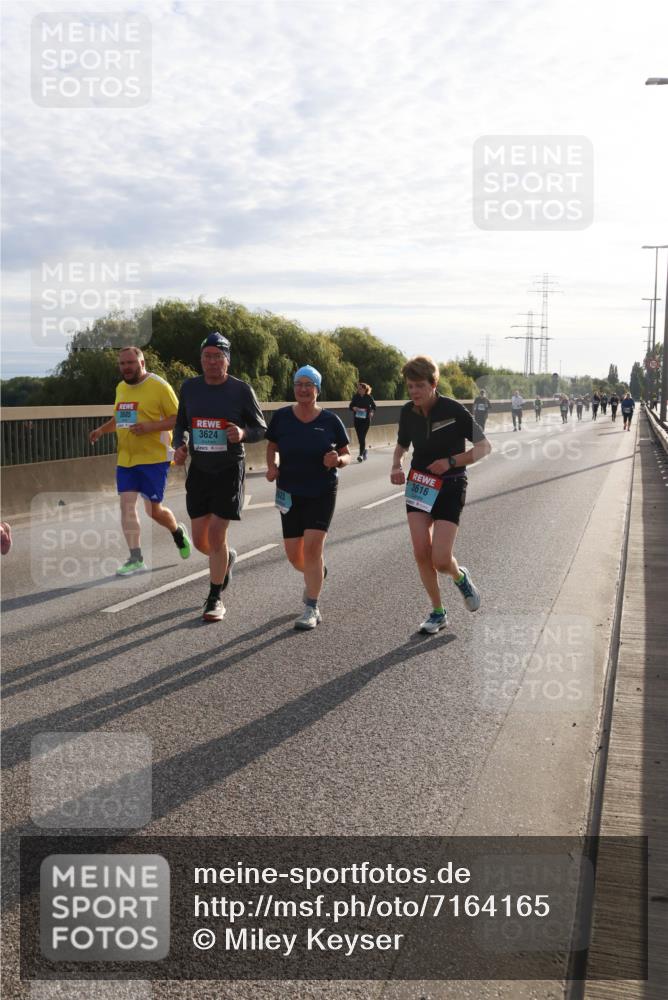03.10.2024 - Köhlbrandbrückenlauf Miley Keyser http://msf.ph/oto/7164165 03.10.2024 09:25:16 Position 3 3685, 3624, 3616 meine-sportfotos.de