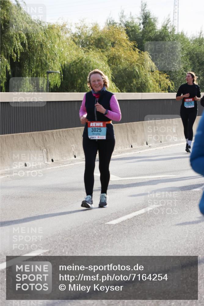 03.10.2024 - Köhlbrandbrückenlauf Miley Keyser http://msf.ph/oto/7164254 03.10.2024 09:25:32 Position 3 3025, 3375 meine-sportfotos.de