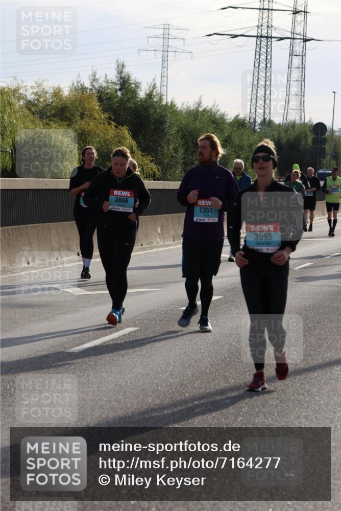 03.10.2024 - Köhlbrandbrückenlauf Miley Keyser http://msf.ph/oto/7164277 03.10.2024 09:25:36 Position 3 3666, 2351, 3595 meine-sportfotos.de