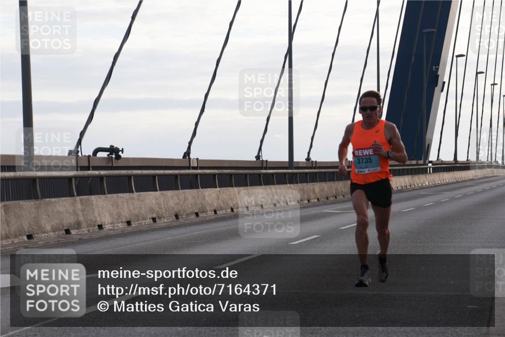 03.10.2024 - Köhlbrandbrückenlauf Matties Gatica Varas http://msf.ph/oto/7164371 03.10.2024 09:15:42 Position 2 3735 meine-sportfotos.de