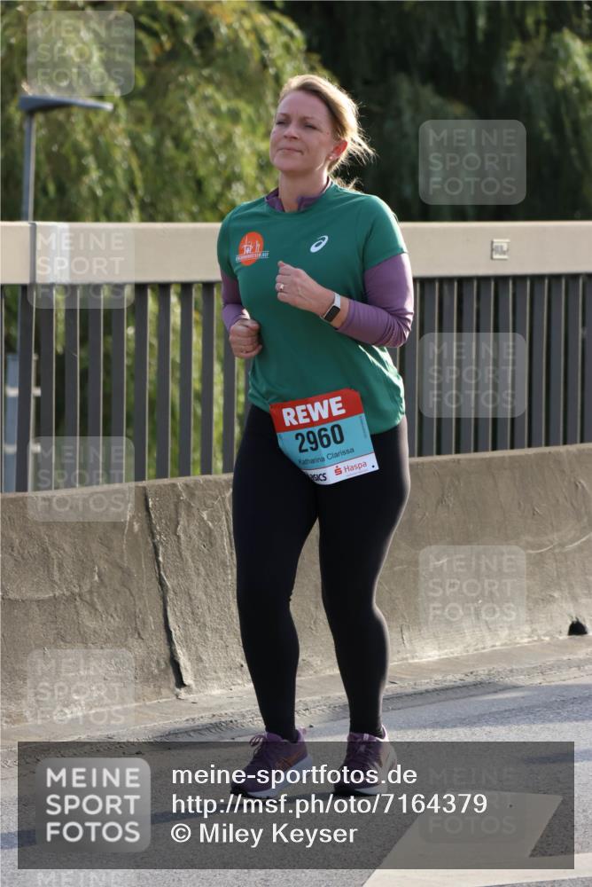 03.10.2024 - Köhlbrandbrückenlauf Miley Keyser http://msf.ph/oto/7164379 03.10.2024 09:25:55 Position 3 2960 meine-sportfotos.de