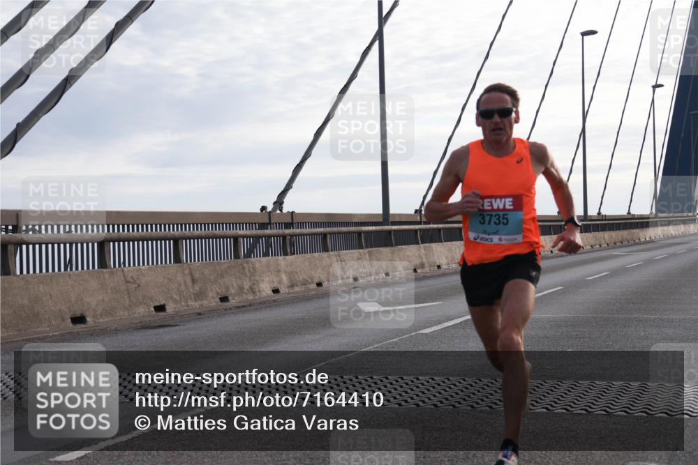 03.10.2024 - Köhlbrandbrückenlauf Matties Gatica Varas http://msf.ph/oto/7164410 03.10.2024 09:15:44 Position 2 3735 meine-sportfotos.de