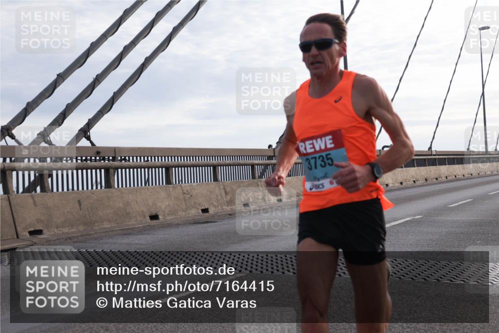 03.10.2024 - Köhlbrandbrückenlauf Matties Gatica Varas http://msf.ph/oto/7164415 03.10.2024 09:15:44 Position 2 3735 meine-sportfotos.de